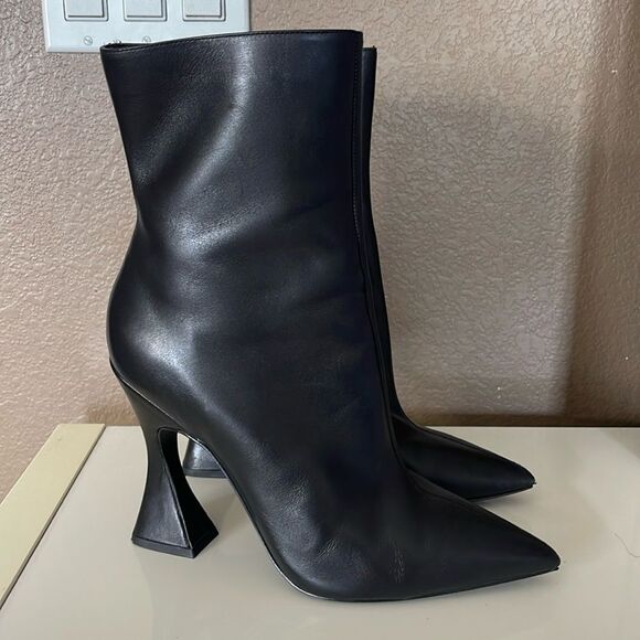 Steve Madden Vivy Black Leather Bootie size 10 - Picture 1 of 8